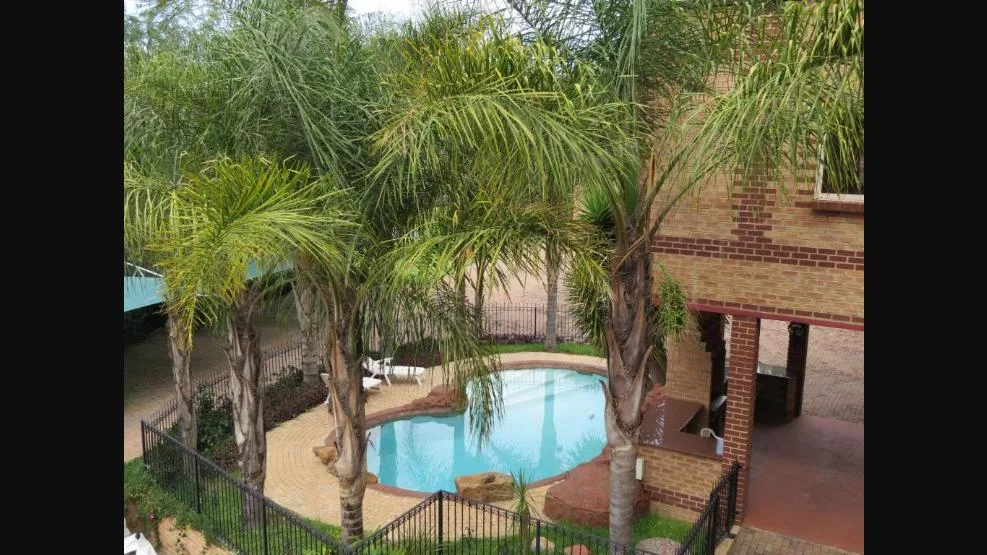 Crocodile Guest Lodge