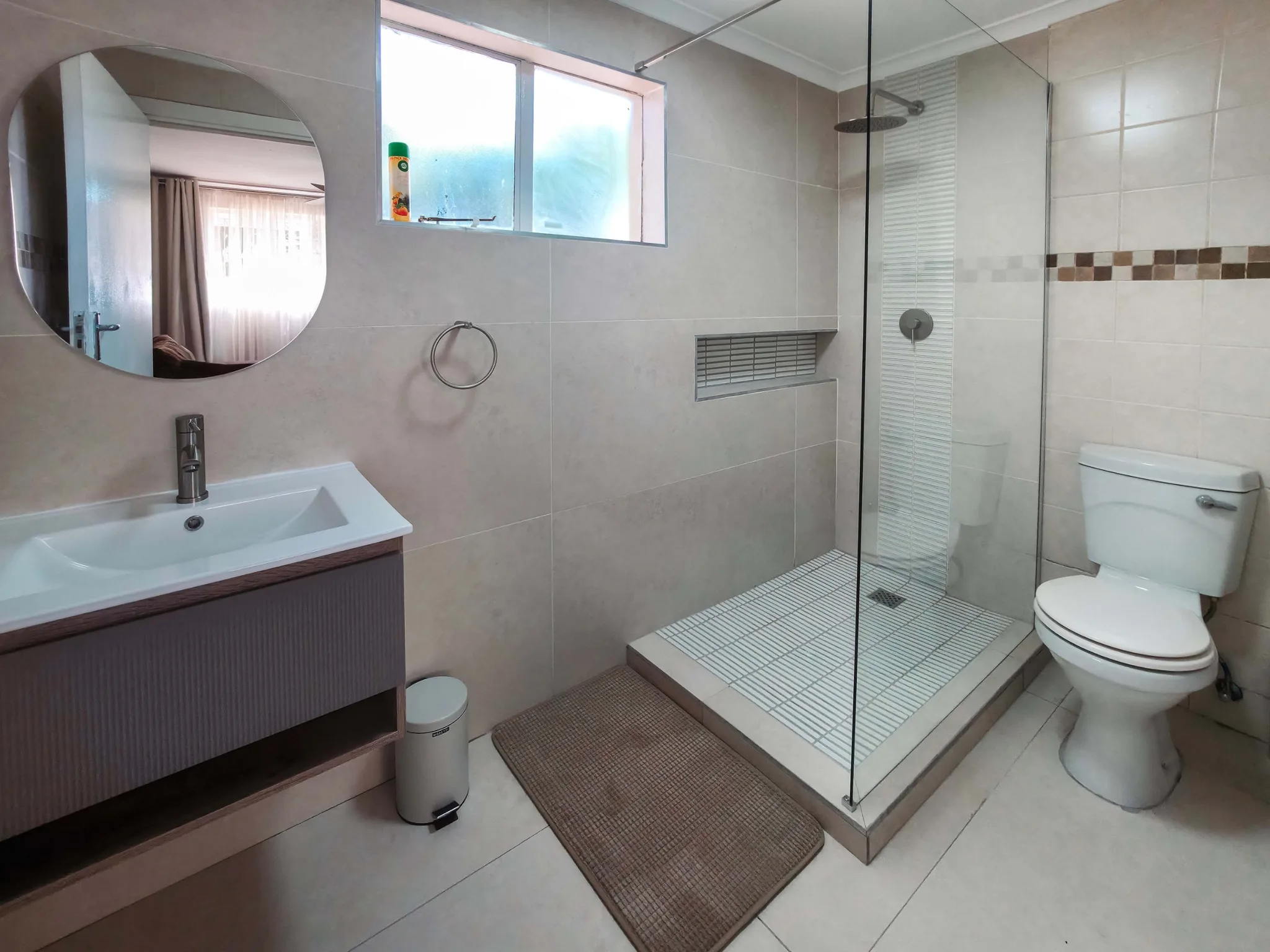 Tau Golden Mane Guest House 5